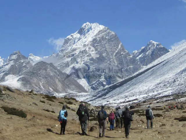 Trekkers heading to Everest Base Camp